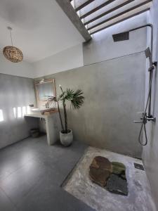 Ahangama Entire 3 Bedroom Villa with Pool near Kabalana Beach