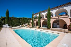 Villas La Cabri 5 Chambres Piscine : photos des chambres
