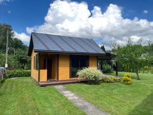 Namelis Saulės gatvėje prie Siesarties ežero