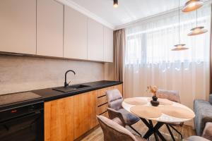 Elegant 2BR Escape - Zorilor Charm with Parking