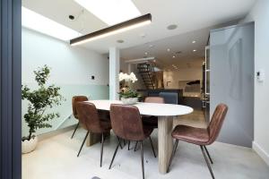 The Hamilton Gardens Hideaway - Modern 4BDR Home with Garden