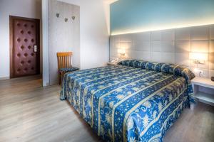 Panorama Doppelzimmer mit Balkon und seitlichem Meerblick