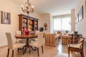 Giulio Apartment-Train Station