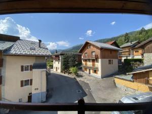 Maison de village aux Allues, 3 chambres, proche commerces - FR-1-411-987