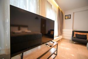 Tsakalof 10A View by Zeussuites