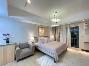 Minimalist and cozy place with balcony