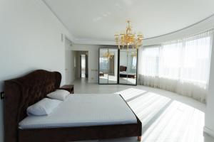 Golden Apartments of Arcadia