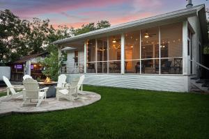 Charmed Haus - Hot tub & Pool Table