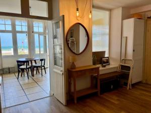 Appartements La parenthese marine, vue mer avec terrasse : photos des chambres