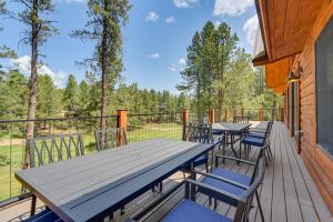 3 Mi to Resort Year-Round Angel Fire Getaway!