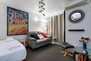 Quiet New Farm Hideaway Walk to everything