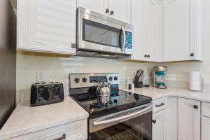 2 Bedrooms - 2 Bathrooms - Margaritaville 8081Kd