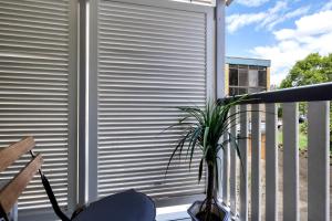 Stylish New Farm Studio Near Cafes & River