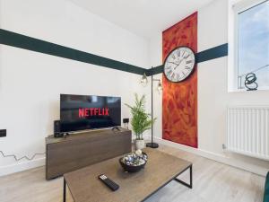 Luxury Two Bed Sleeps 7 6 beds