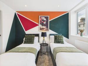 Luxury Two Bed Sleeps 7 6 beds