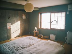 泊まれる本屋 まるとしかく