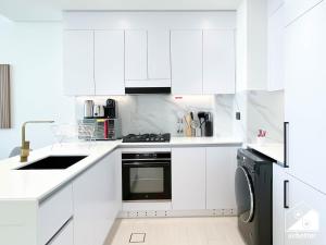 Luxury & Comfort 1B at Binghatti Amber & Balcony