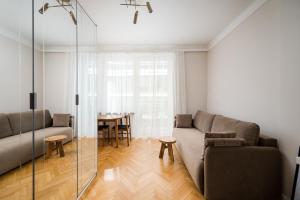 Widok Warsaw City Apartment by BookingHost