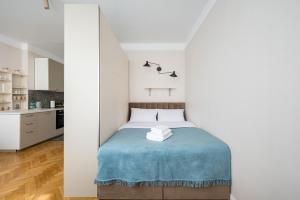 Widok Warsaw City Apartment by BookingHost