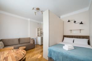 Widok Warsaw City Apartment by BookingHost