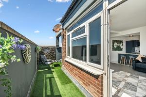 Clarence Square 2 Bedroom Central