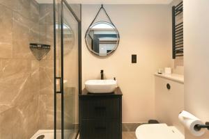 Spacious Mezzanine Studio in Central Hastings