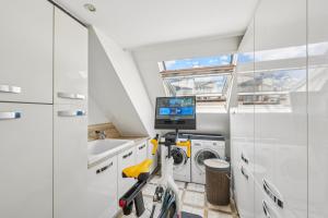 ParadisioPenthouse Suspended between Sky and Light