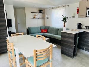 mobil homme 3 chambres 2 salle d eau aux Charmettes