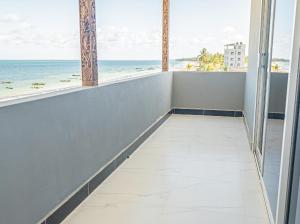 Spacious Beachfront Condo -AC - WIFI, Uroa Escape Zanzibar