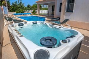 Villa Ruana - 5 bedrooms on Suite- Free out door Hot Jacuzzi - By Bedzy