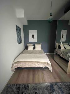 30 min from Le Louvre M5, Large garden Apartment