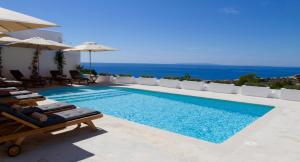 Tranquil Retreat Villa in Cap Martinet, 1063