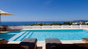 Tranquil Retreat Villa in Cap Martinet, 1063