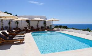 Tranquil Retreat Villa in Cap Martinet, 1063