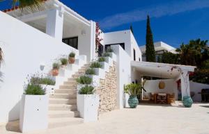 Tranquil Retreat Villa in Cap Martinet, 1063