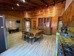 Cabaña DNellys Rosa con cancha de basquetbol