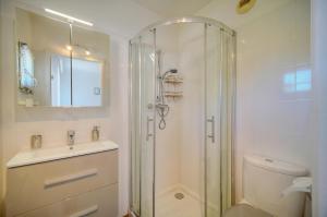 Lumineux 3 chambres TERRASSE PISCINE PARKING A3B134