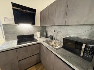 Anna Bijoux - Vatican City & Metro Ottaviano