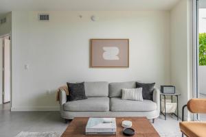 Blueground Riverside shared pool nr Bayfront Park MIA-159