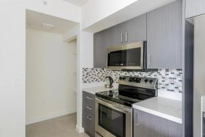 Blueground Riverside shared pool nr Bayfront Park MIA-159