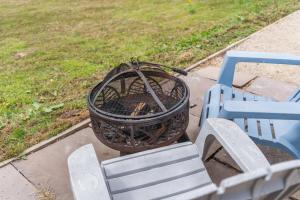 Luxury Shepherd Hut - Wood-Fired Hot Tub & Views