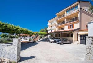 Apartments IVA near the sea