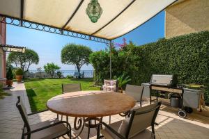 Maisons de vacances VILLA COLLINA - Vue sur la Mer - Jardin - Parking : photos des chambres