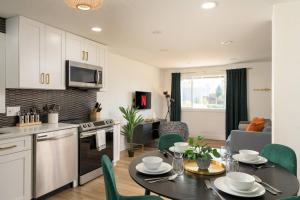 Mile High Haven, HOT TUB, 5BR