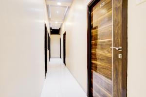 Super Collection O Airport Metro Andheri East