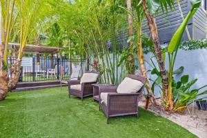 Modern 2BR 1BA Oasis Heated Pool N Downtown