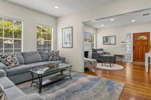 2 Units w Heated Pool 5BR WPB Retreat N Downtown