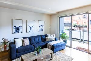 Penny 2BR Stylish Brunswick Stay with Parking