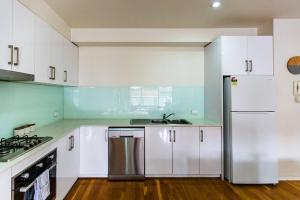 Penny 2BR Stylish Brunswick Stay with Parking