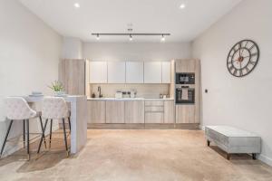 Spacious 2-Bedroom Apartment, Guests 6, Fast Wi-Fi, Near Digbeth Attractions